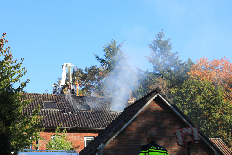 Veel rook bij zolderbrand