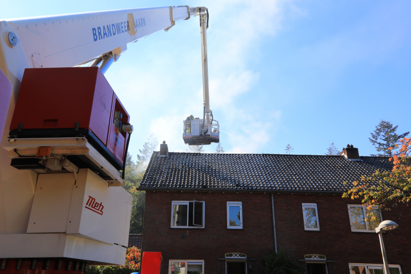 Veel rook bij zolderbrand