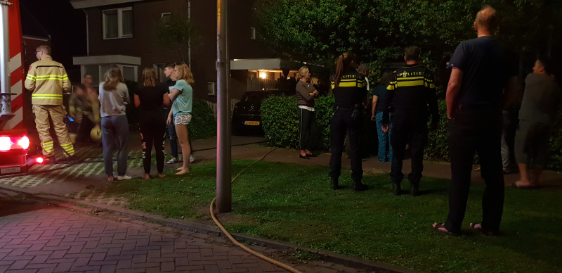 Aanbouw in brand woning vol rook