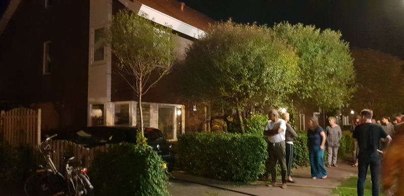 Aanbouw in brand woning vol rook
