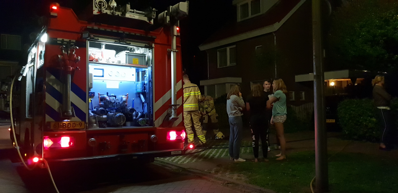 Aanbouw in brand woning vol rook