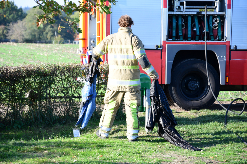 Jassen met warme boodschap in brand gestoken