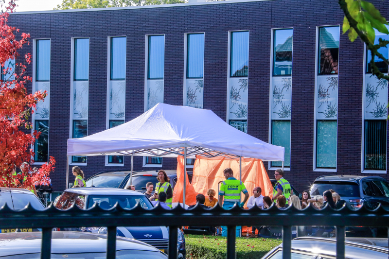 Meerdere werknemers onwel; kantoorpand ontruimd