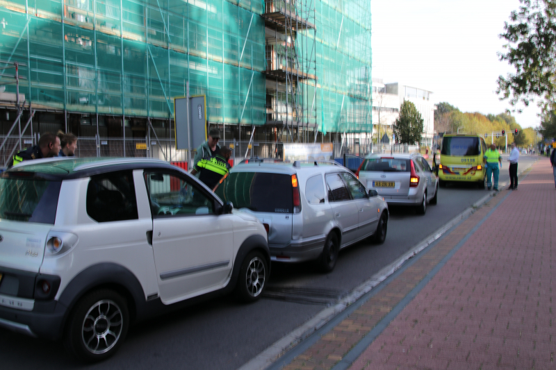 Brommobiel botst op personenauto