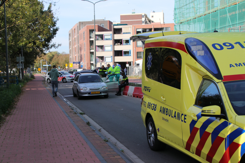 Brommobiel botst op personenauto