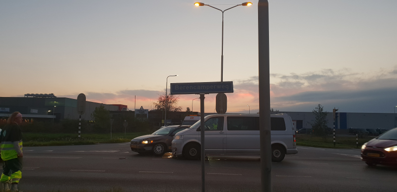 Auto rijdt door rood met aanrijding tot gevolg