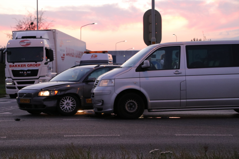 Auto rijdt door rood met aanrijding tot gevolg