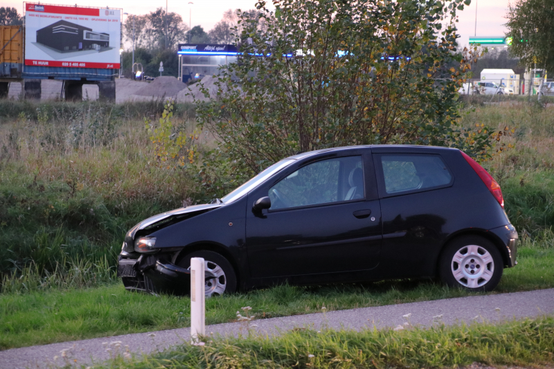 Auto rijdt door rood met aanrijding tot gevolg