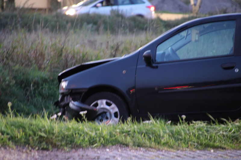 Auto rijdt door rood met aanrijding tot gevolg