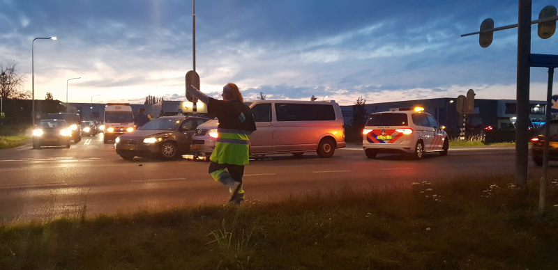 Auto rijdt door rood met aanrijding tot gevolg