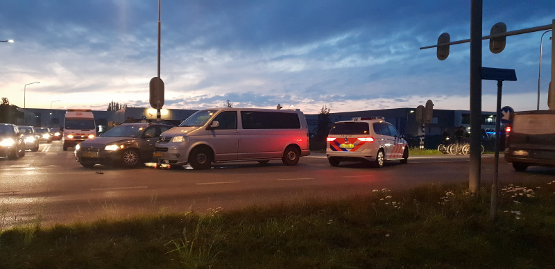 Auto rijdt door rood met aanrijding tot gevolg