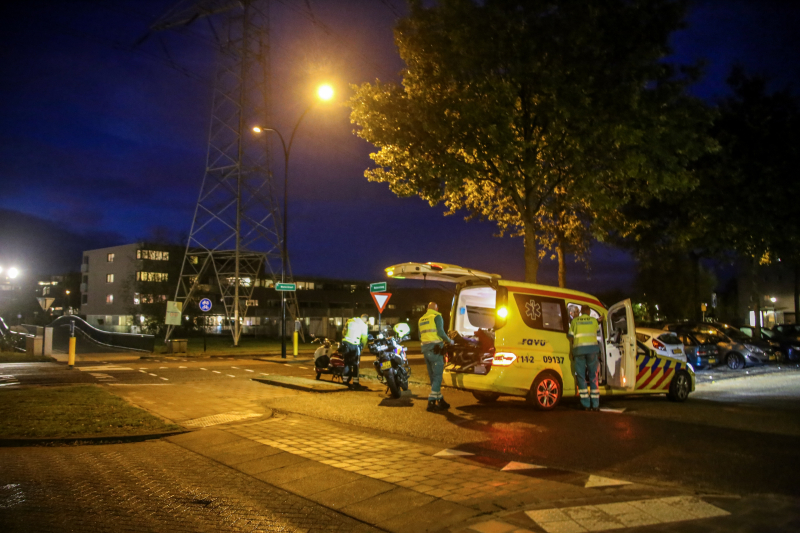 Brommerrijder gewond na uitglijder op nat wegdek