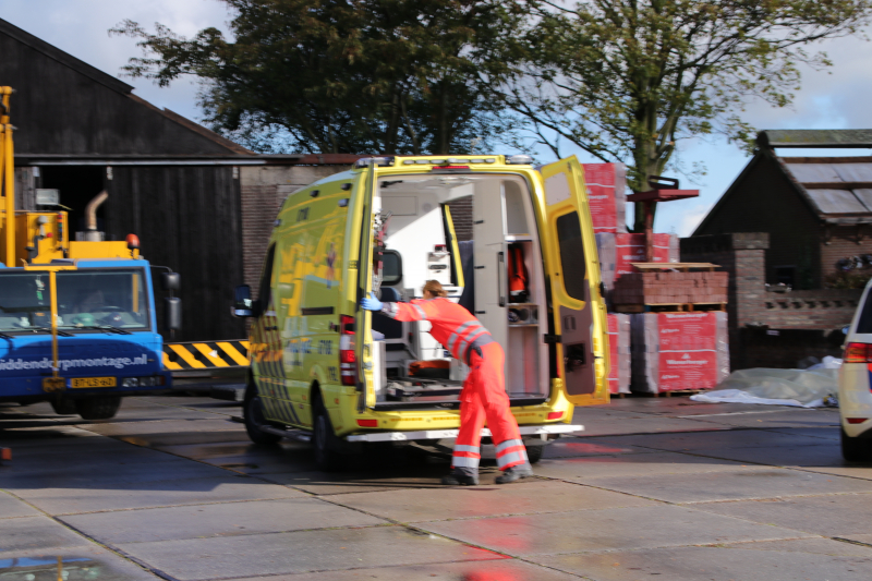 Persoon zwaargewond bij werkzaamheden op een dak