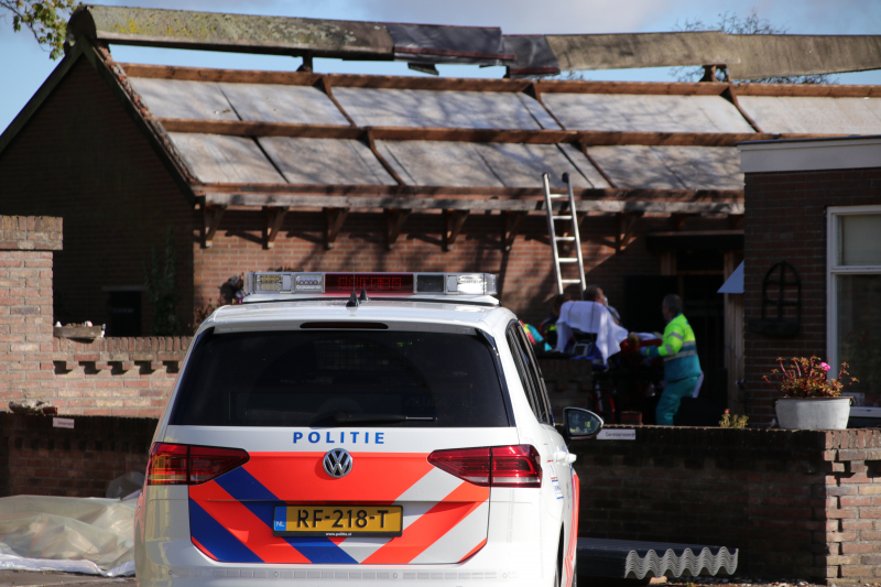 Persoon zwaargewond bij werkzaamheden op een dak