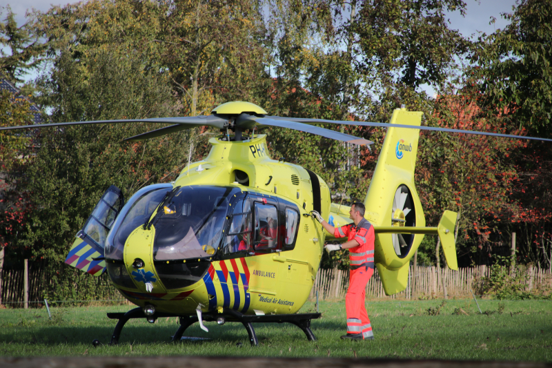 Persoon zwaargewond bij werkzaamheden op een dak