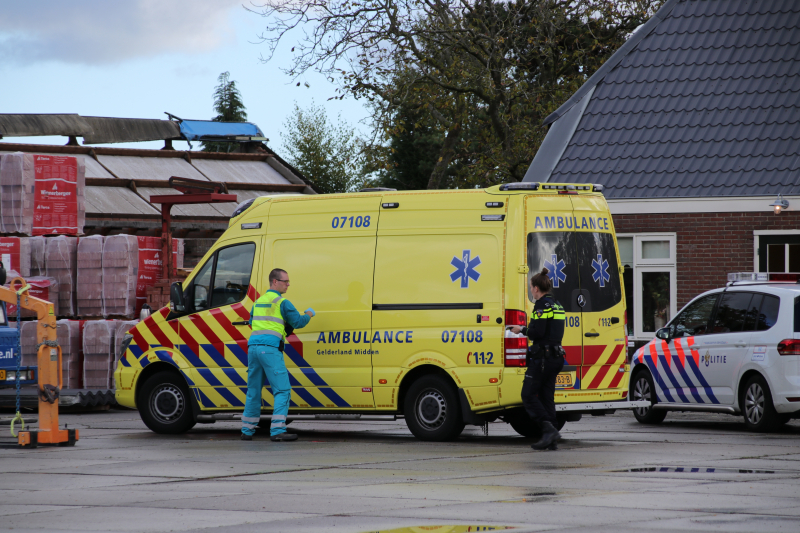 Persoon zwaargewond bij werkzaamheden op een dak