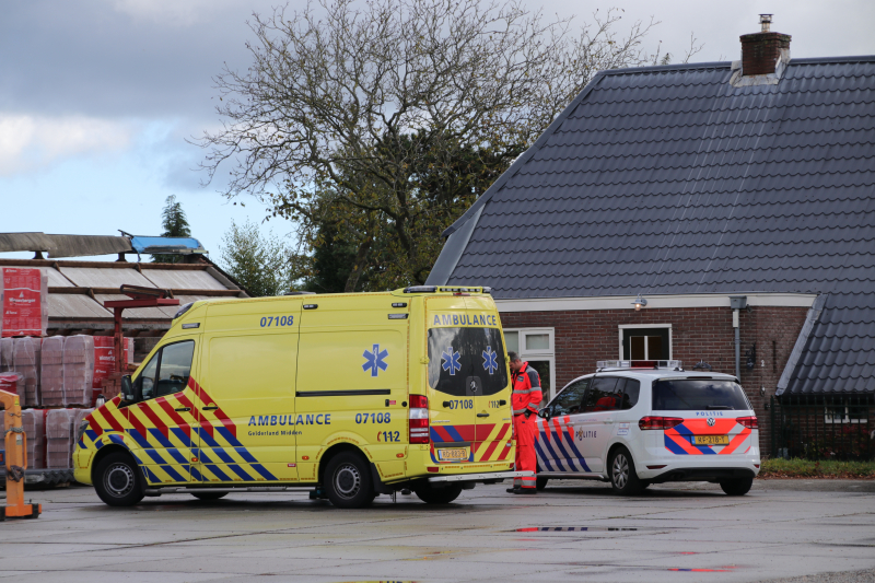 Persoon zwaargewond bij werkzaamheden op een dak