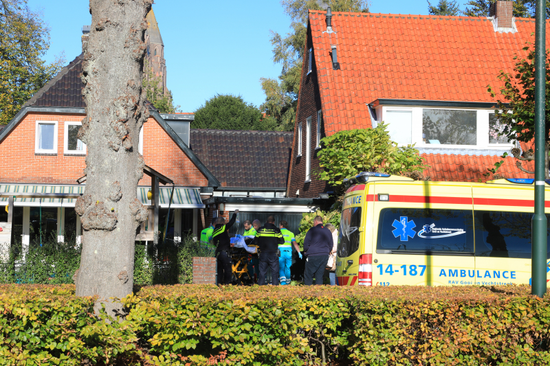 Persoon valt van ladder