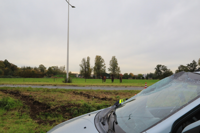 Auto slaat over de kop