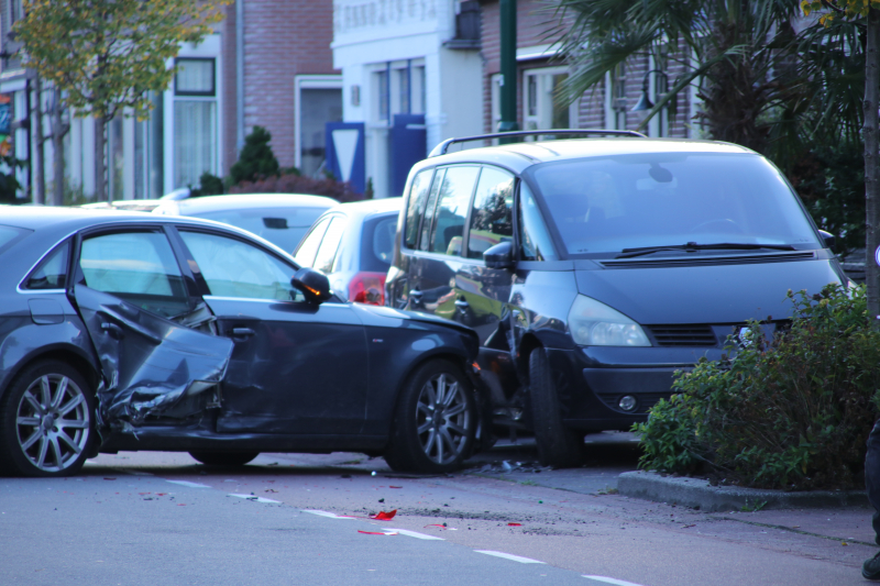 Bestuurder gewond bij aanrijding