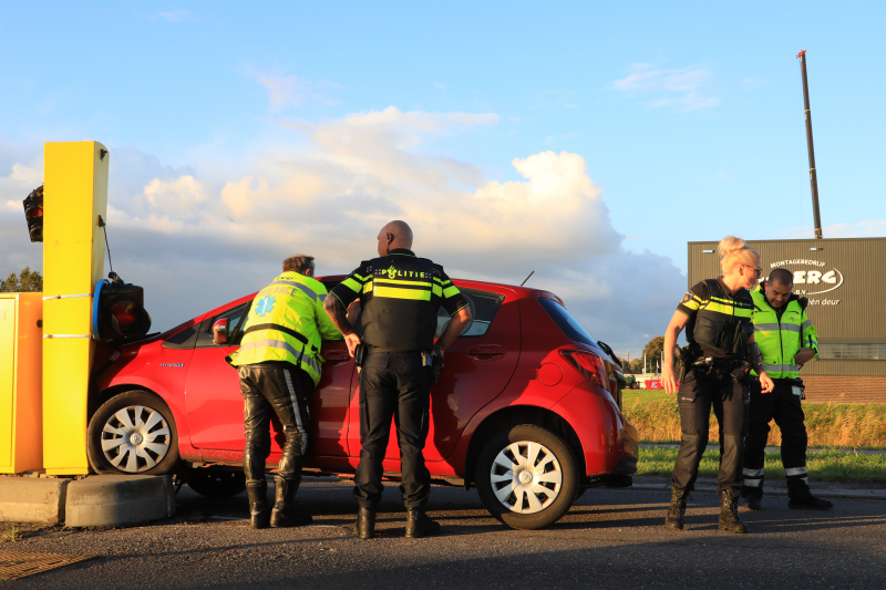 Bestuurder ramt slagboom