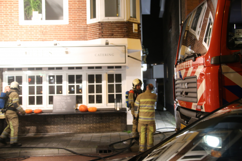 Frituurpan van restaurant vliegt in brand