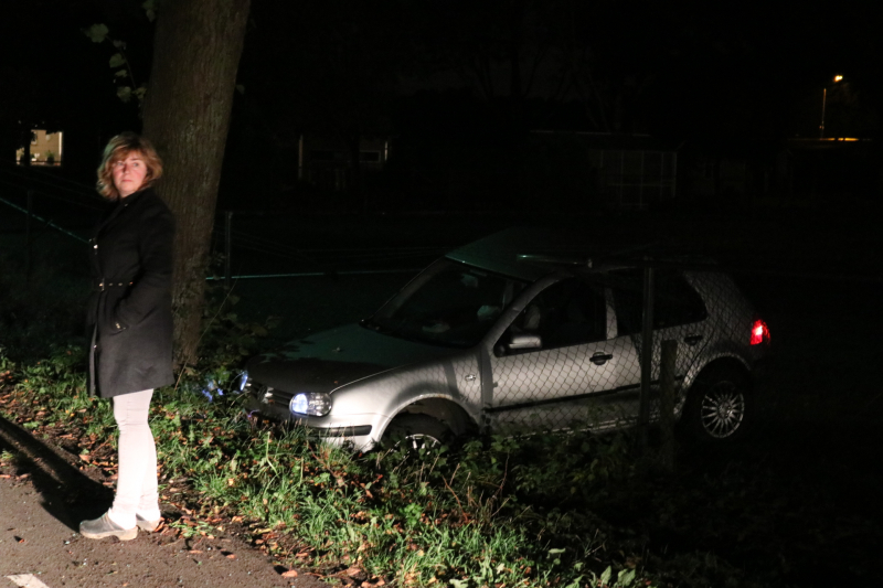 Bestuurder ramt boom