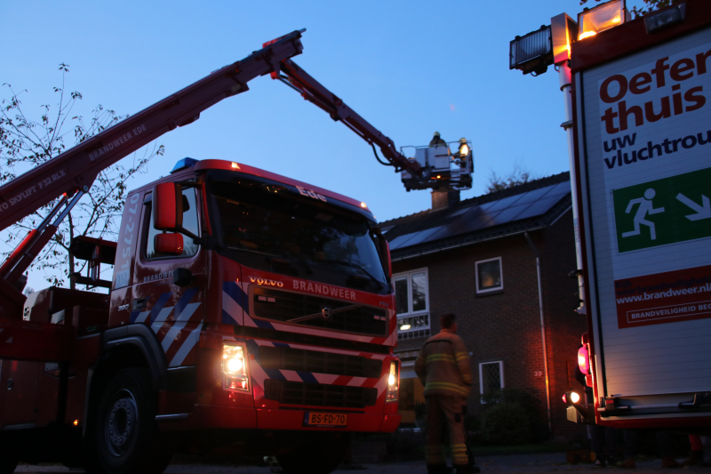 Schoorsteenbrand snel onder controle