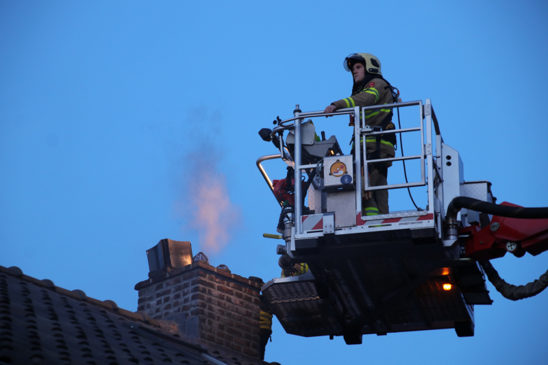 Schoorsteenbrand snel onder controle