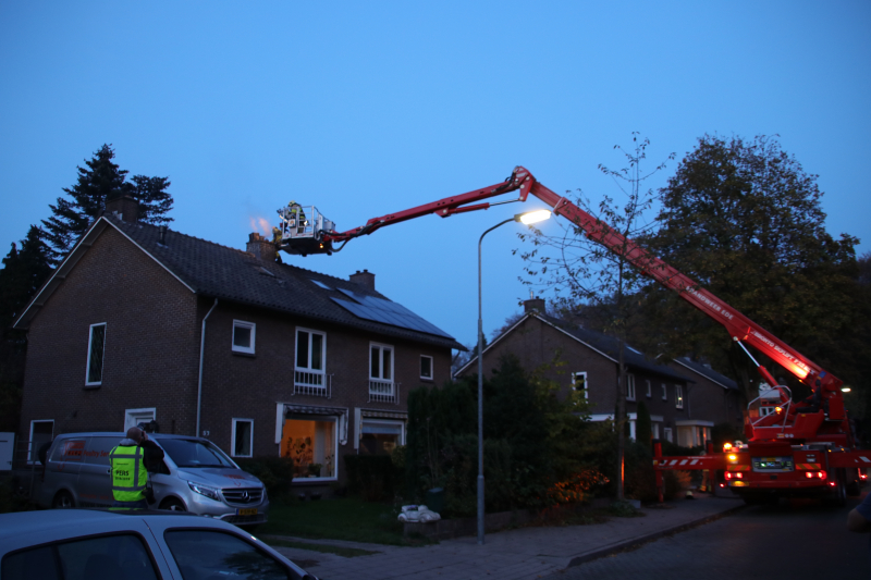 Schoorsteenbrand snel onder controle