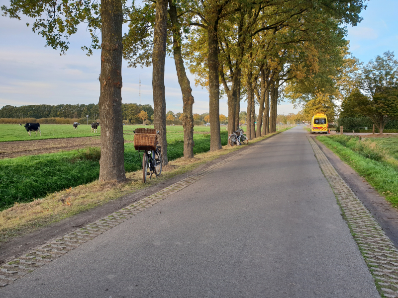 Scholier op fiets ten val
