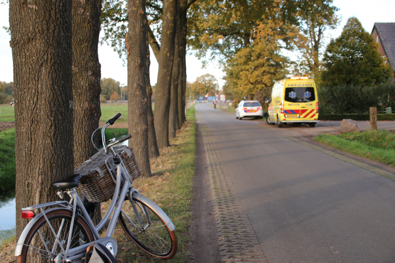 Scholier op fiets ten val