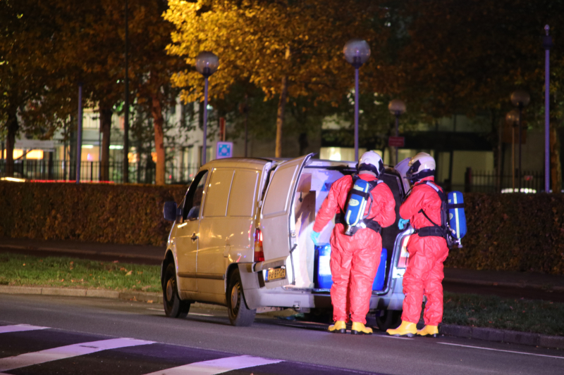 Twee mannen aangehouden met witte bestelbus met vaten