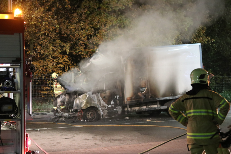 Bestelwagen verwoest na brand