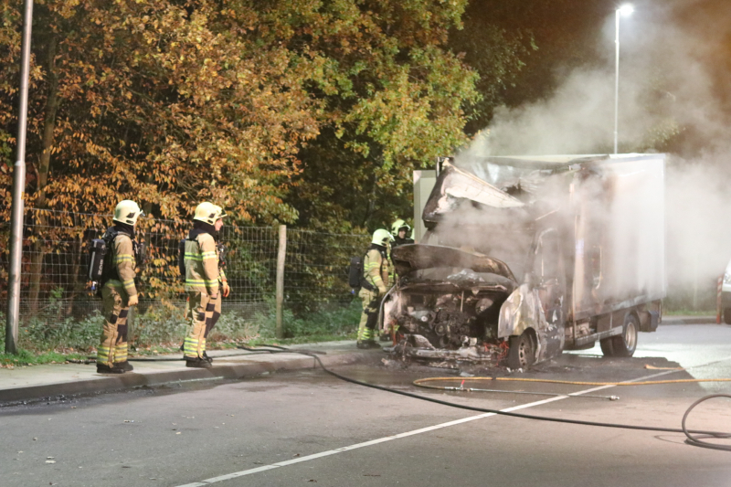 Bestelwagen verwoest na brand