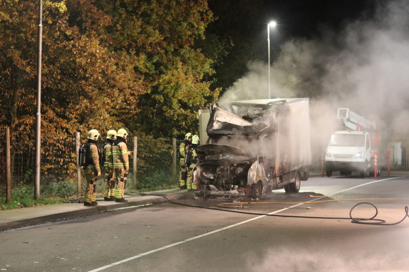 Bestelwagen verwoest na brand
