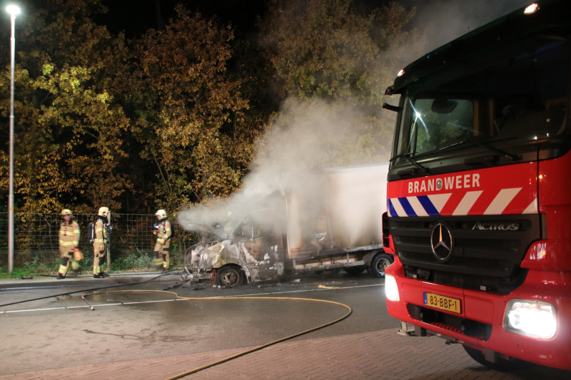 Bestelwagen verwoest na brand