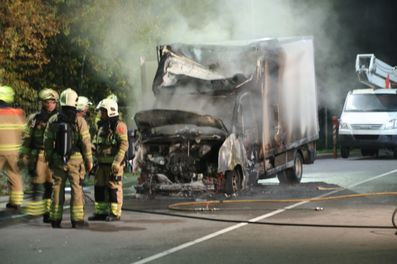 Bestelwagen verwoest na brand
