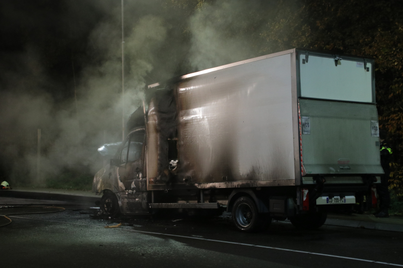 Bestelwagen verwoest na brand
