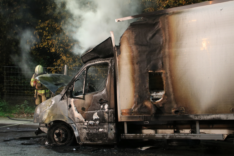 Bestelwagen verwoest na brand