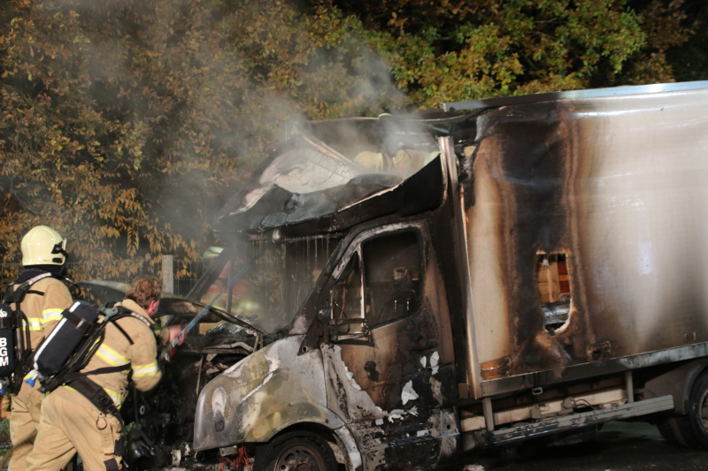Bestelwagen verwoest na brand