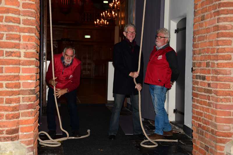 Wethouder luidt met klokkenluidersgilde ter nagedachtenis WO1