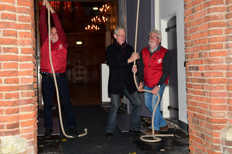 Wethouder luidt met klokkenluidersgilde ter nagedachtenis WO1