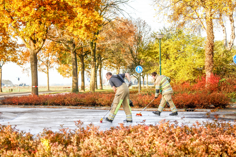 Rotonde afgesloten door kapotte veegwagen