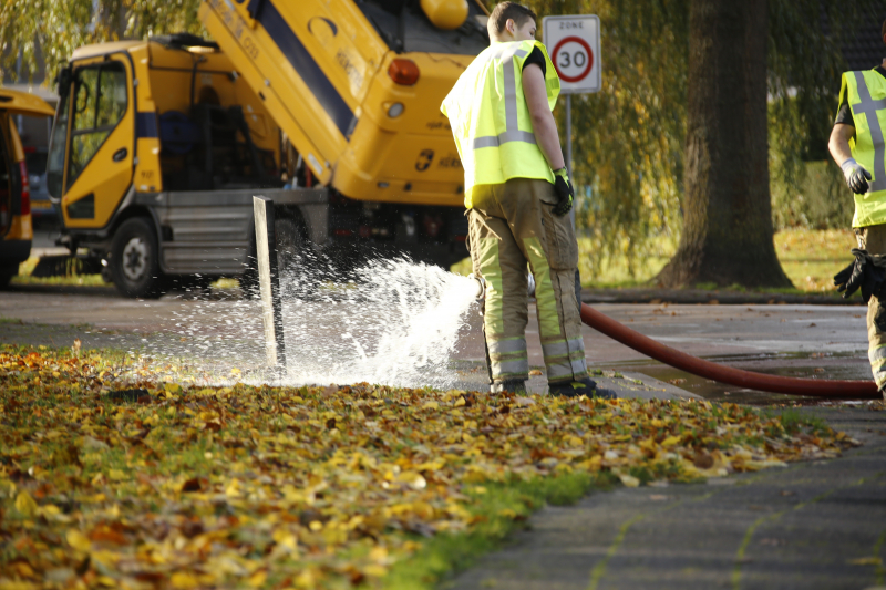 Rotonde afgesloten door kapotte veegwagen