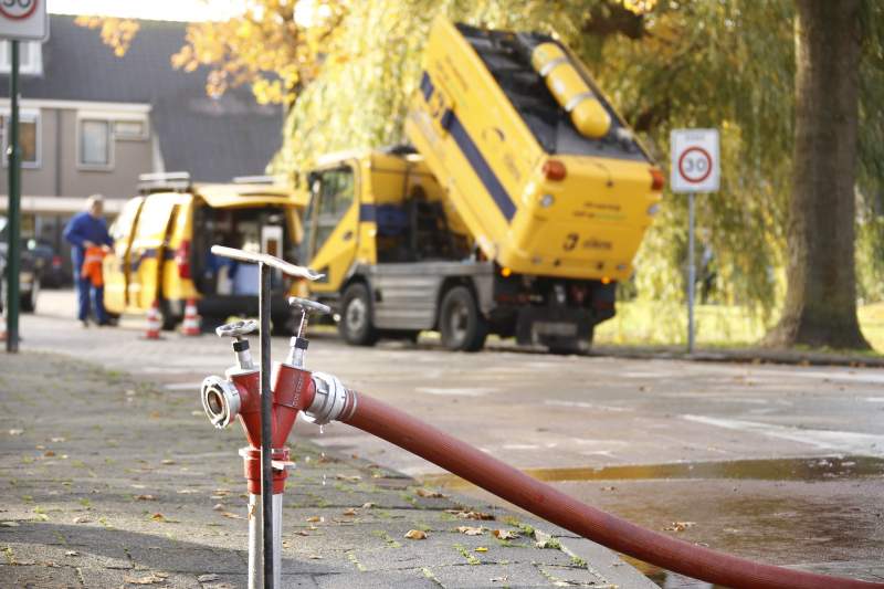 Rotonde afgesloten door kapotte veegwagen