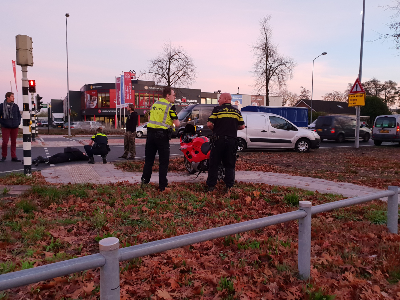 Motorrijder onderuit en raakt gewond