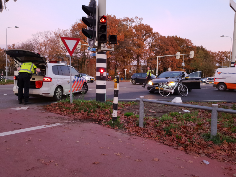 Motorrijder onderuit en raakt gewond