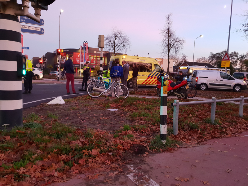 Motorrijder onderuit en raakt gewond