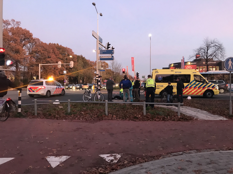 Motorrijder onderuit en raakt gewond